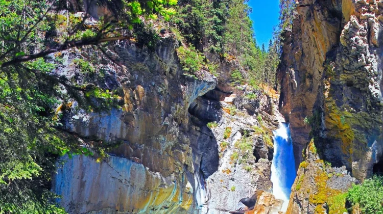 travel-67e825916d3ca-johnston_canyon_banff.webp