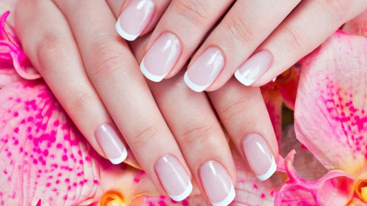 travel-67ee152d6682a-french_nails.webp
