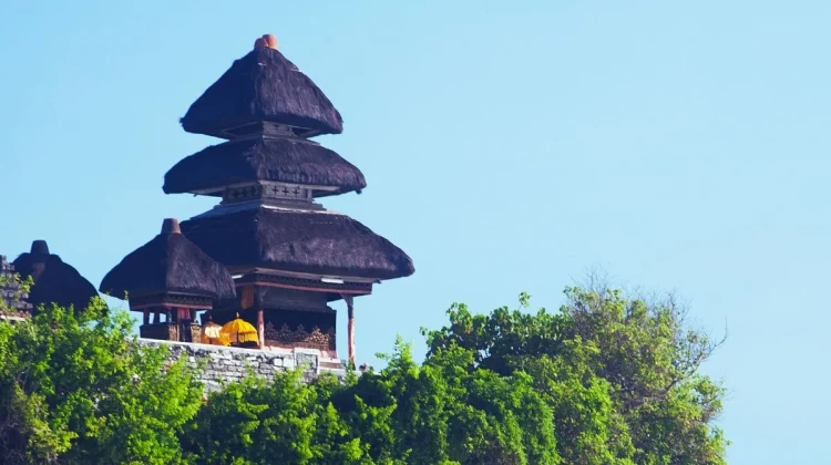 travel-67ee469861982-uluwatu_indonesia.webp