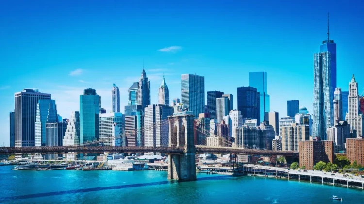 travel-67ee6cecd3686-nyc_skyline.webp