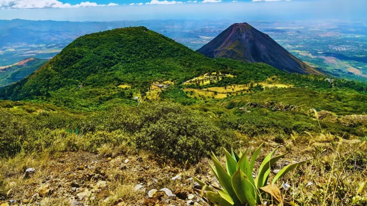 travel-67f79d9830081-Izalco_Volcano.webp