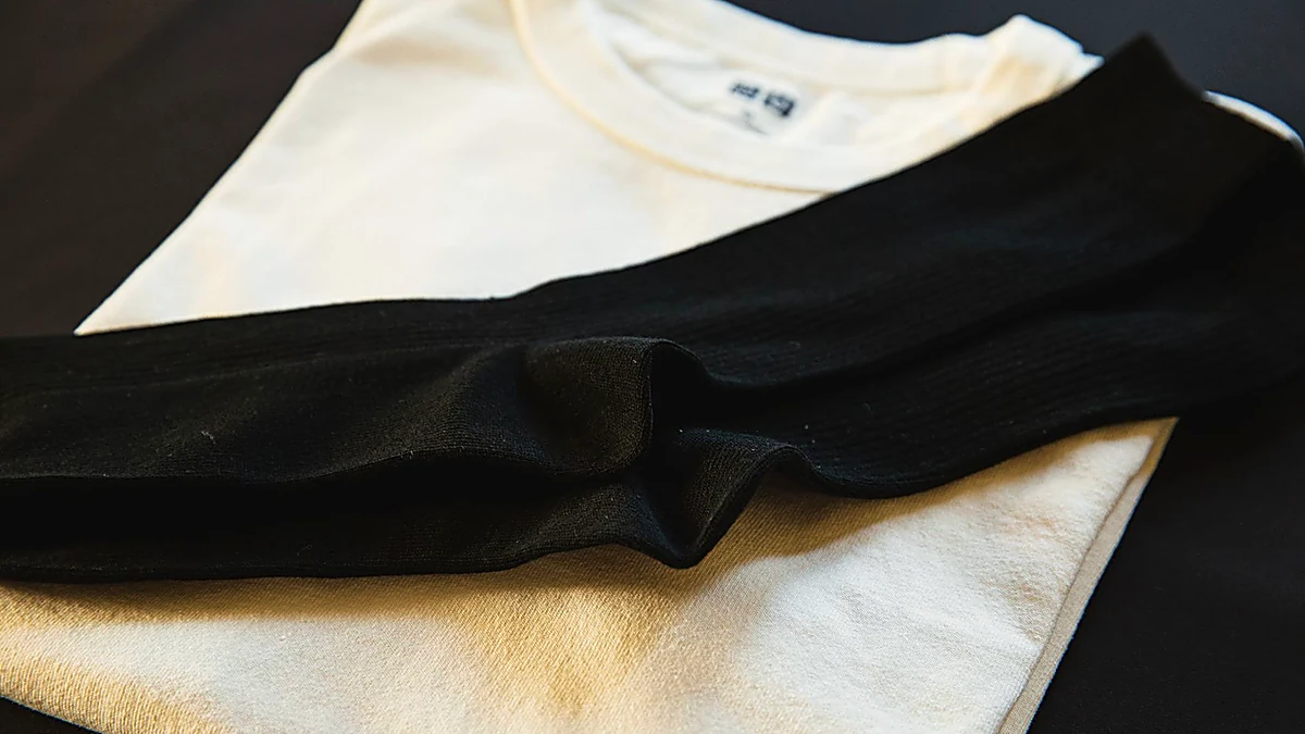 The 3-Color Rule: The Easiest Way to Pick Clothes for a Trip