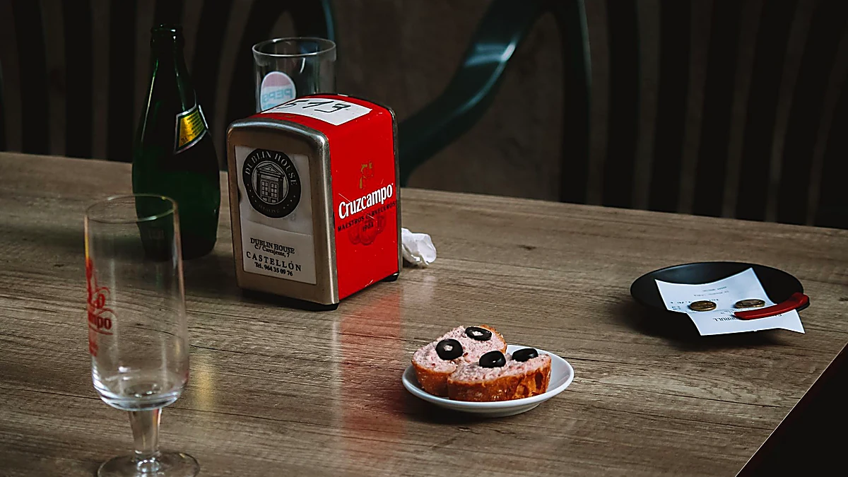 Free Bar Snacks: The Best Cities Where Every Drink Comes with Food