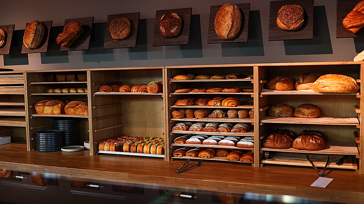 Local Bakeries: How to Spot Real Fresh Bread vs Cheap Frozen Bread