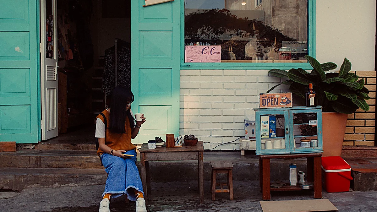 Why Traveling Alone Makes You Feel So Strong and Capable