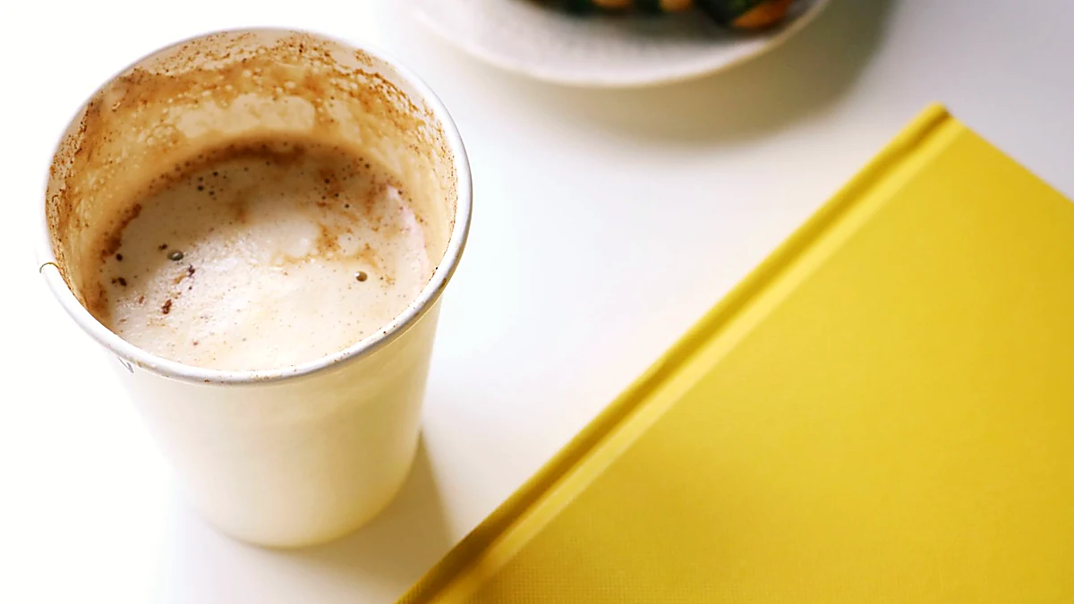 Easy Journal Prompts to Write Down During Your Morning Coffee