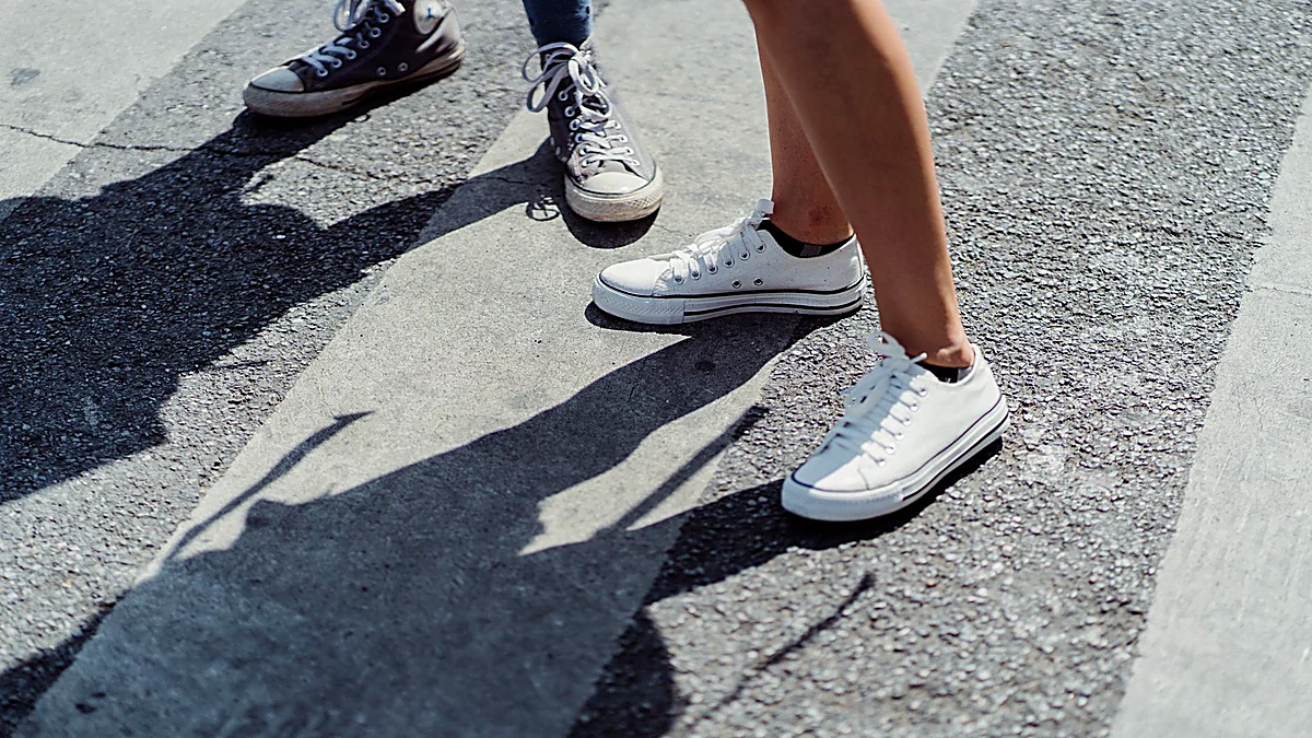 The Best White Leather Sneakers for Walking 20,000 Steps on Vacation
