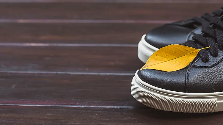 travelstylemate-2269-best-slip-on-shoes-walking-airport-security-detail.webp