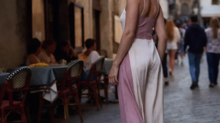 amalfi-coast-packing-one-bag-beach_3.webp
