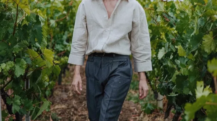 bordeaux-winter-packing-vineyard-rain-lifestyle_1.webp